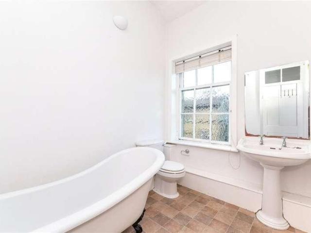 House for sale in Baildon, West Yorkshire