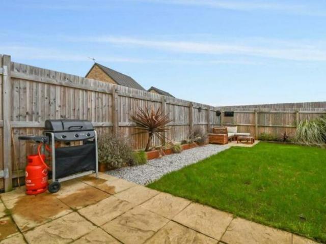 House for sale in Greengates, West Yorkshire