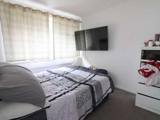House for sale in Spring Park, Luton