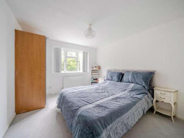 House for sale in Little Stanmore, Greater London