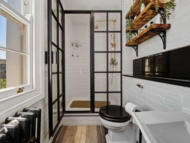 House for sale in Stamford Hill, Greater London
