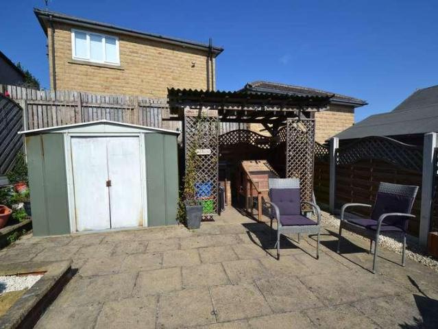 House for sale in Greengates, West Yorkshire