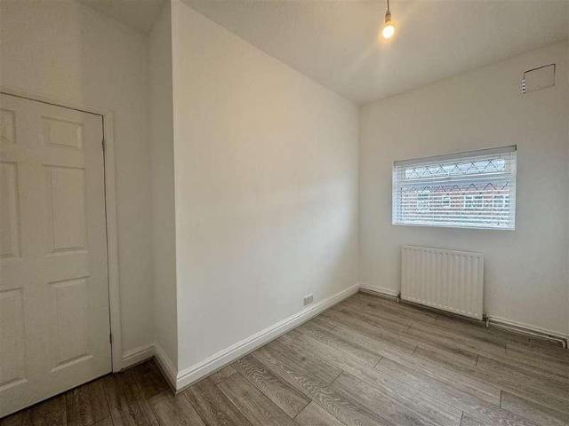 House for sale in Agbrigg, Heath