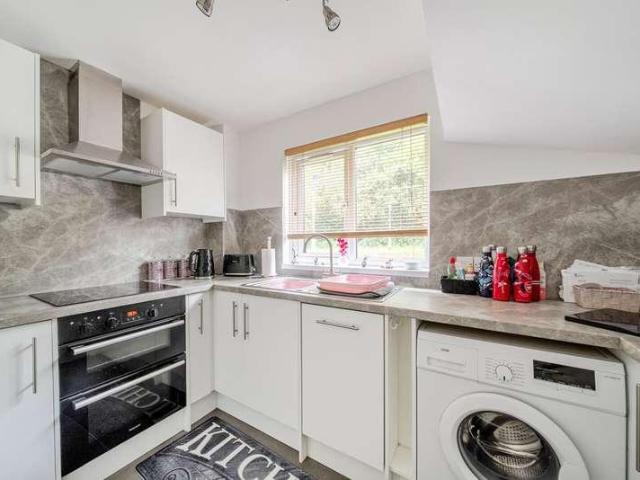 House for sale in Goldsworth Park, Woking