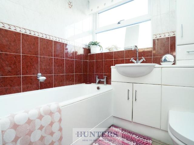 House for sale in Round Hill, Wakefield