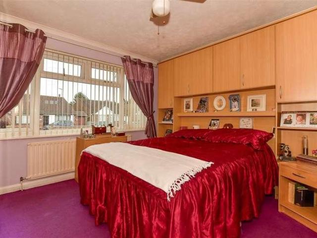 House for sale in Herne and Broomfield, The Bridge