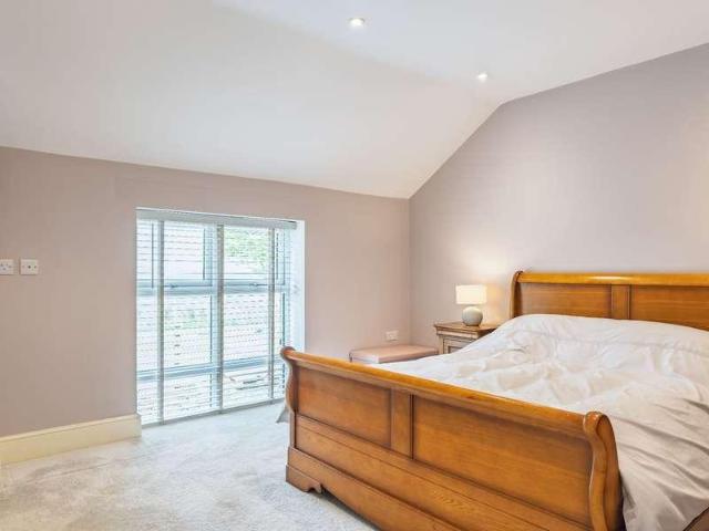House for sale in Huddersfield, Fixby