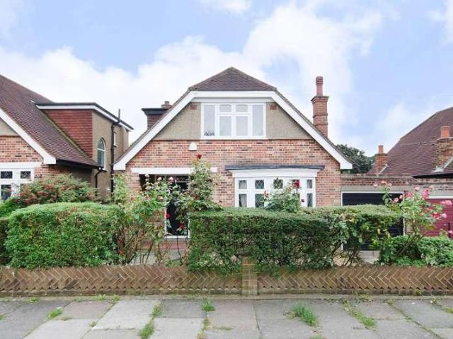 House for sale in Pinner, Northwood