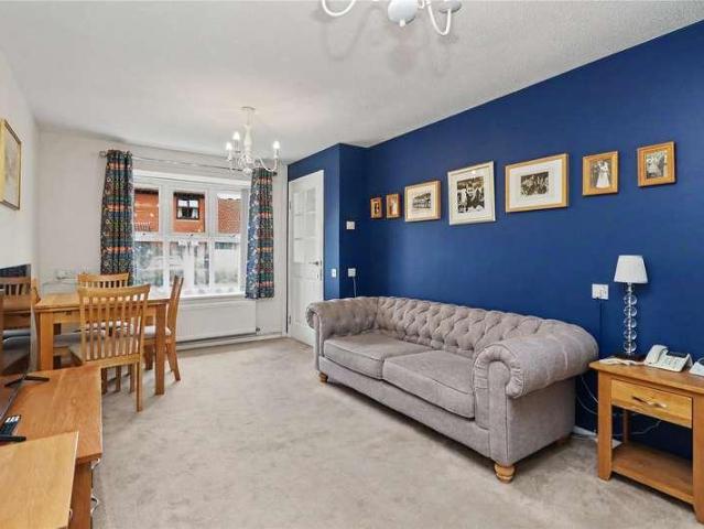 House for sale in Goldsworth Park, Woking