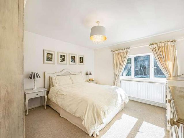 House for sale in Henley-on-Thames, Berrick Salome