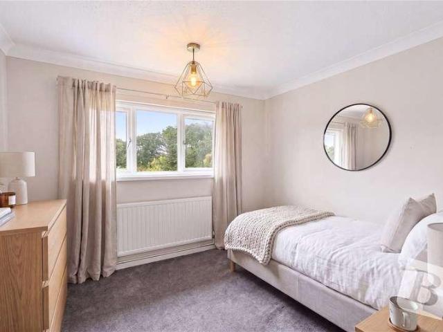 House for sale in Lee Chapel, Essex
