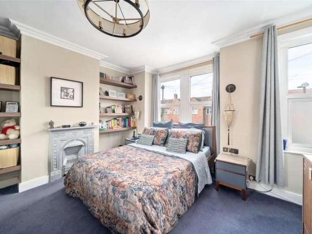 House for sale in London Borough of Merton, Raynes Park