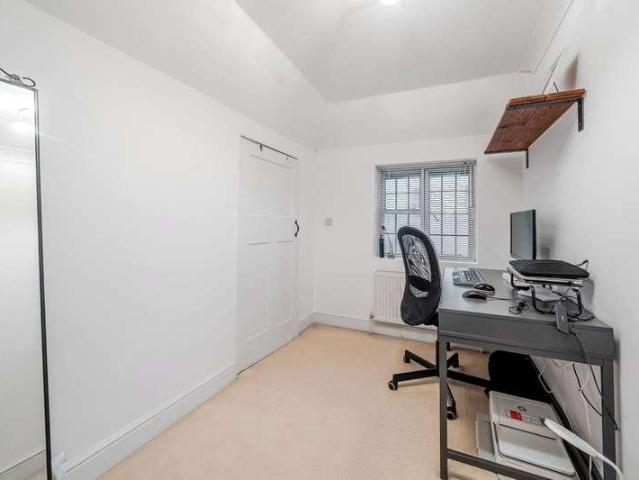 House for sale in Little Stanmore, Greater London