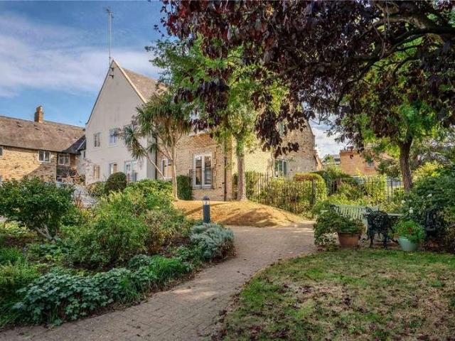House for sale in London Borough of Richmond upon Thames, Greater London