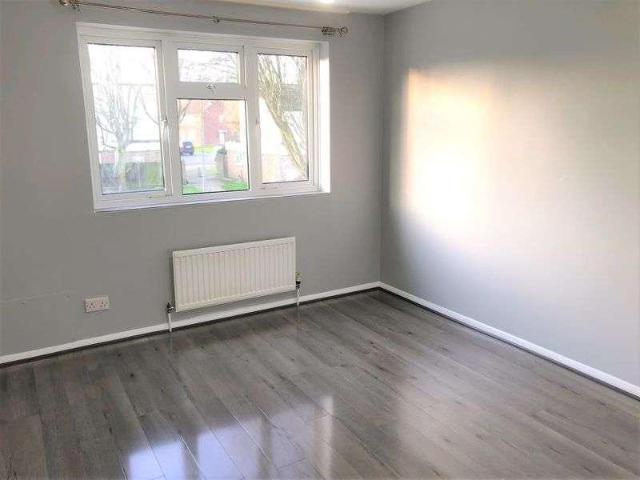 House for sale in Little Stanmore, Greater London