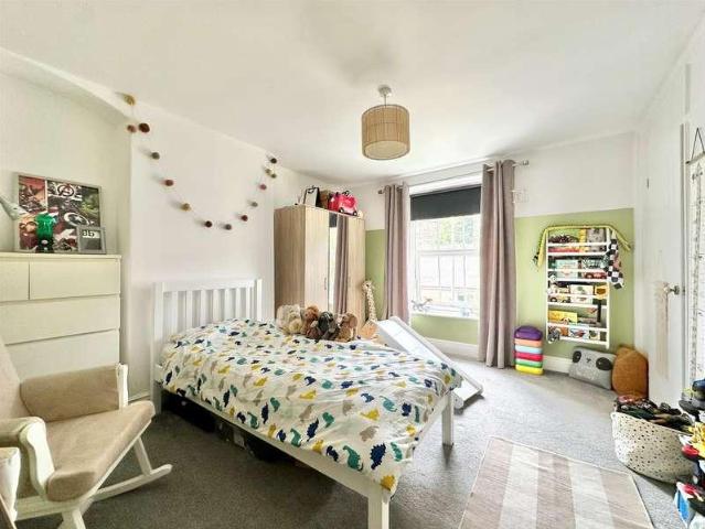 House for sale in Wash, Charlesworth