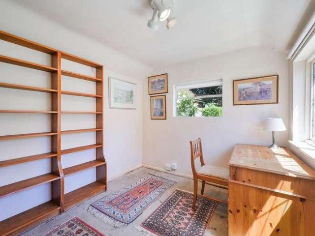 House for sale in Nutfield, Hillview