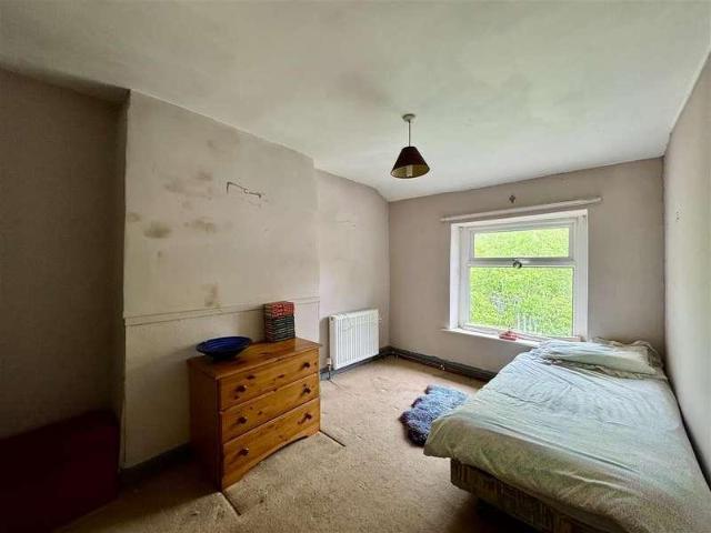 House for sale in Huddersfield, West Yorkshire