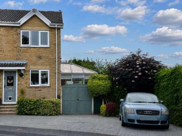 House for sale in Pogmoor, South Yorkshire