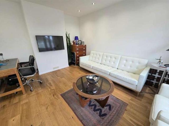 House for sale in Hampton, The Bridge