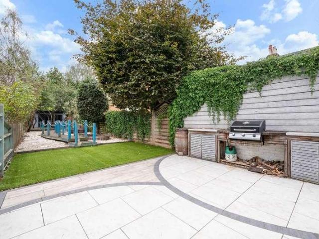 House for sale in Woodcote, Epsom