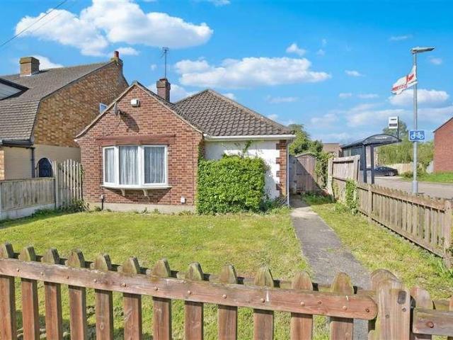House for sale in Laindon, Essex