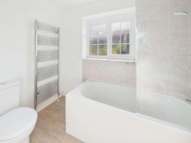 House for sale in expand shopping area, East Devon