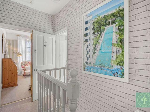 House for sale in Winchmore Hill, Palmers Green