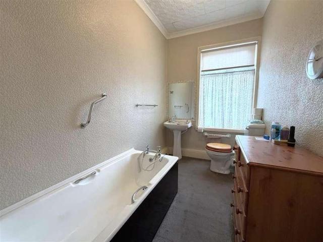 House for sale in Daisy Hill, Lee Bank