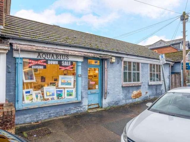 House for sale in Fole, Surrey