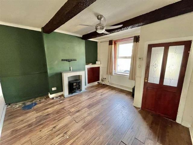 House for sale in Whitfield, Charlesworth