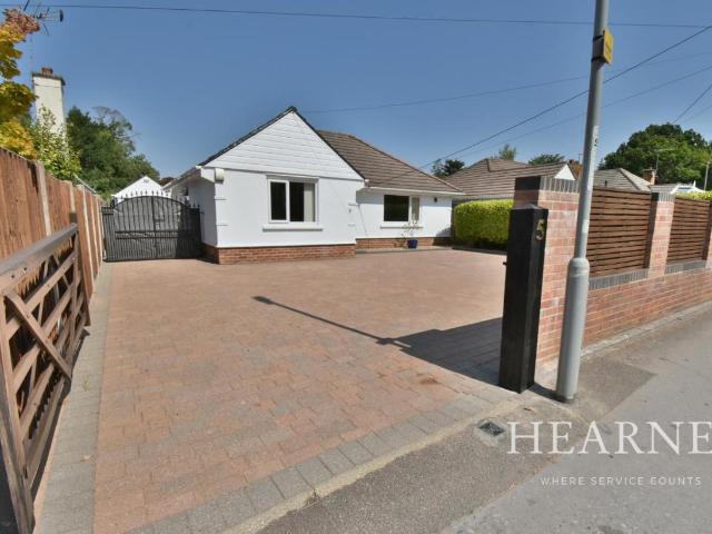 House for sale in Tricketts Cross, Ferndown