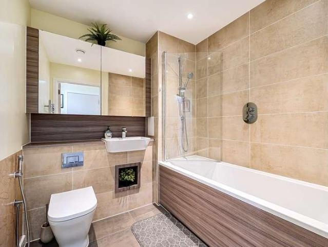 House for sale in Watford Rural, Batchworth