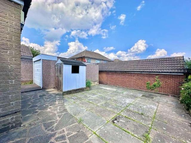 House for sale in Huddersfield, West Yorkshire