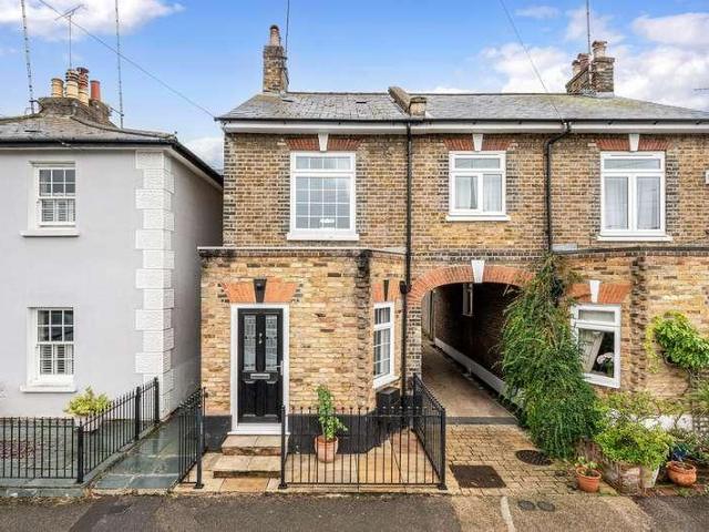 House for sale in Seething Wells, Greater London