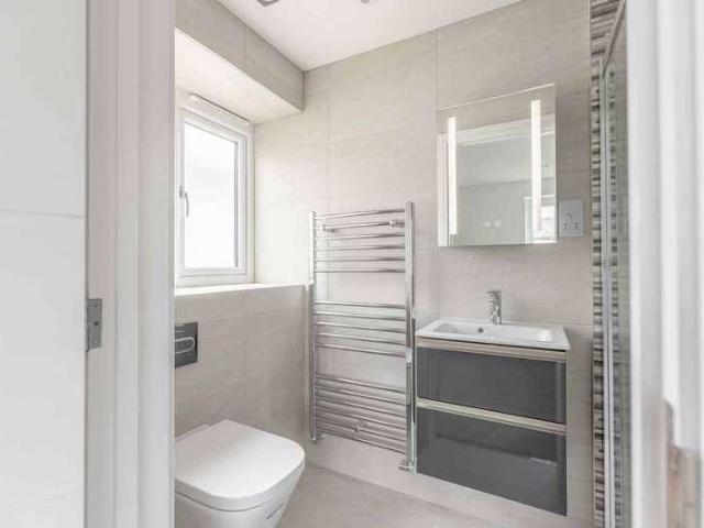 House for sale in Slough, Myrke