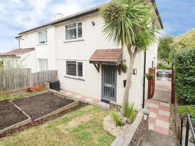 House for sale in Great and Little Preston, West Yorkshire