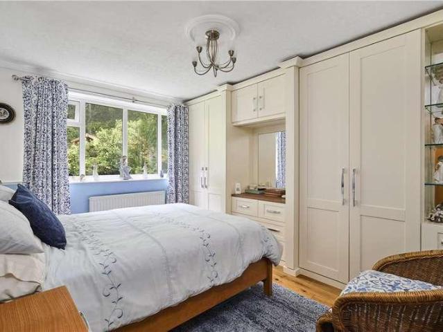 House for sale in Farsley, West Yorkshire