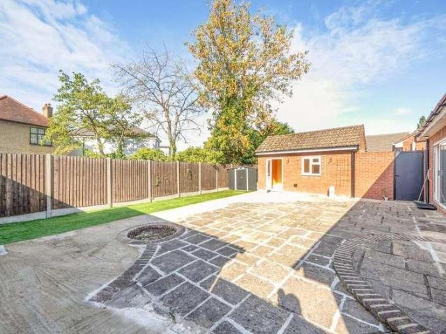 House for sale in Harrow Weald, Greater London