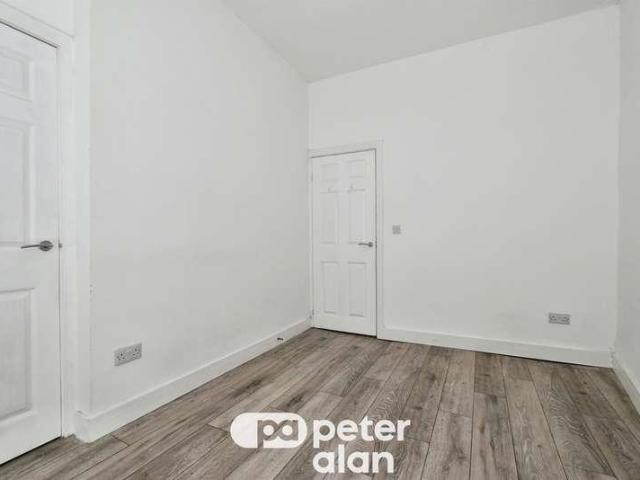 House for sale in Troed-y-rhiw