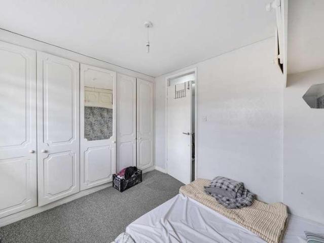 House for sale in London Borough of Merton, Mitcham