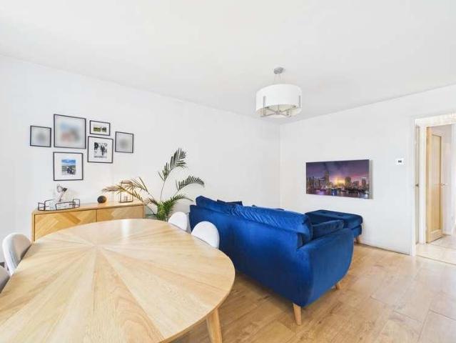 House for sale in Poets Estate, King's Walden