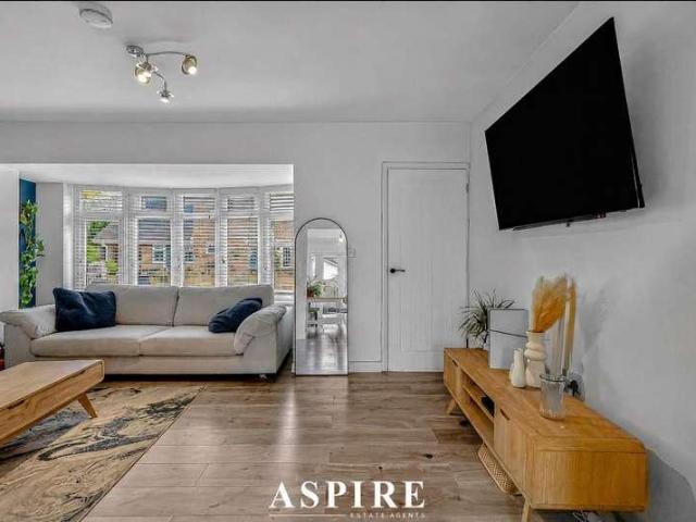 House for sale in Leigh Beck, Essex