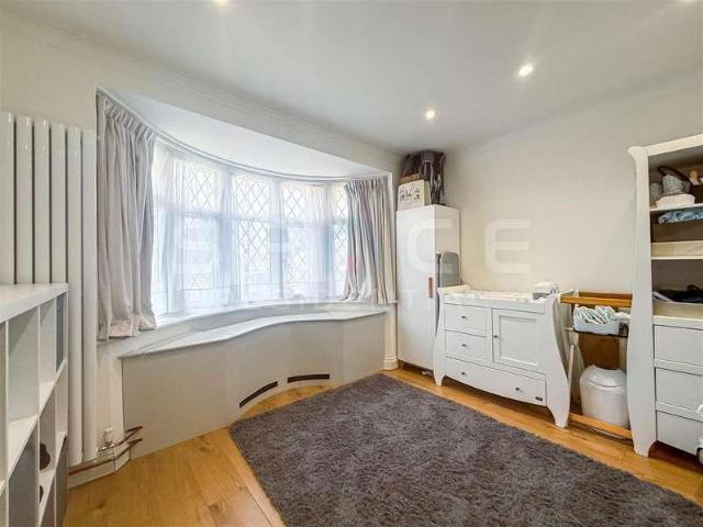 House for sale in Broadfields, Greater London
