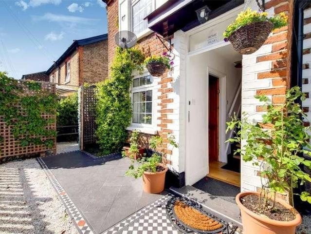 House for sale in Hook, Greater London