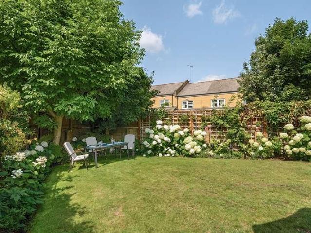 House for sale in Kennington, Greater London