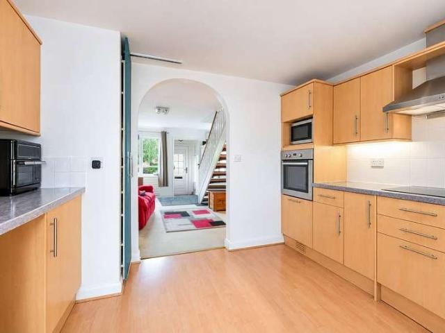 House for sale in Hillview, Surrey