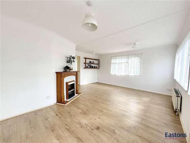 House for sale in Box Hill Village, Pachesham Park