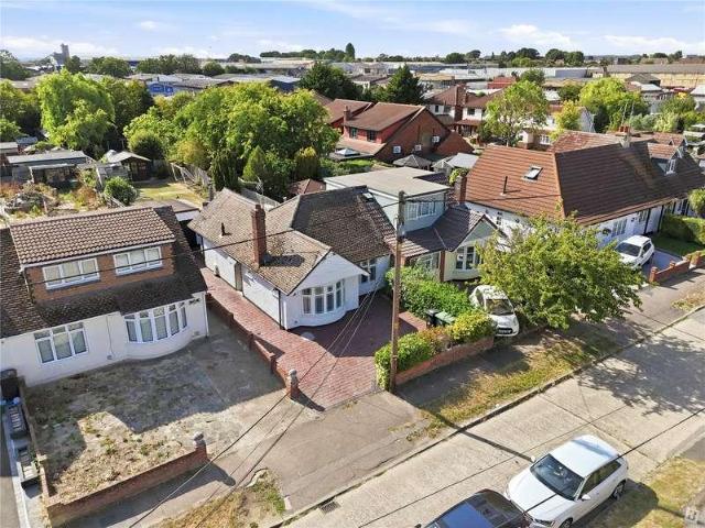 House for sale in Shotgate, Essex