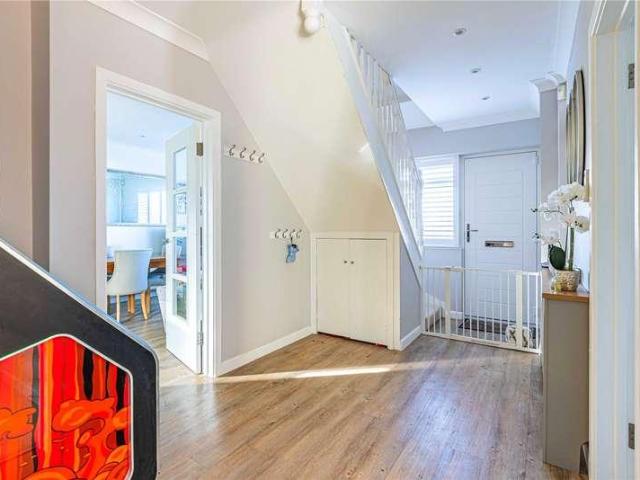 House for sale in Bushey, Bushey Heath